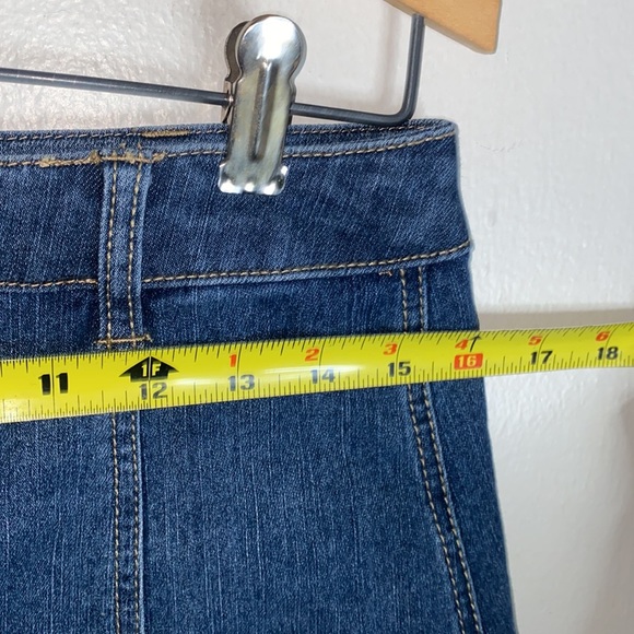 🦋Adorable Jean button up skirt! - Picture 5 of 6